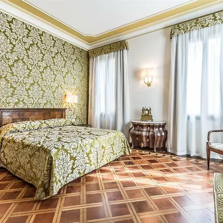Ca' Del Glicine Terrace Apartment Venice